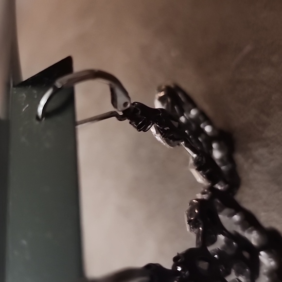 SIMPLY VERA Dangle Earrings NWT - Picture 3 of 3